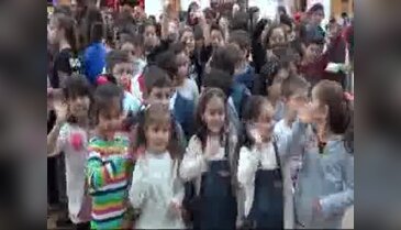 493 çocuk Cumhuriyet ve rekor için yürüdü