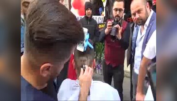 Başbakan Yıldırım'ın portresini başına kazıdı