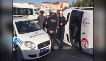 Tekirdağ'da ambulansla minibüs çarpıştı: 6 yaralı