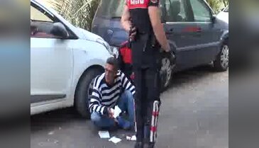 Parkta tartıştığı kişiler bıçakladı