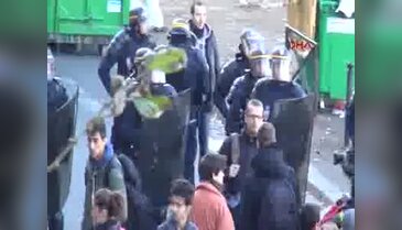 Paris'te polis, sığınmacı çadırlarını kaldırdı