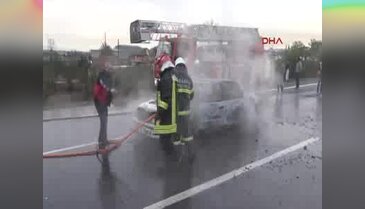 Çakmağı çaktı, otomobil alev aldı