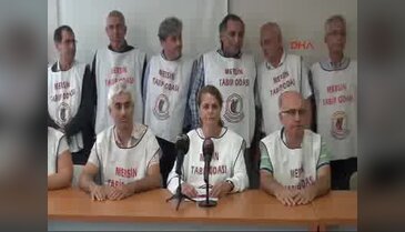 Beyaz önlüklülerden meslekten ihraçlara tepki