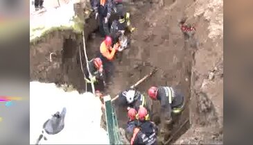 Toprak altında kalan işçi 45 dakikada kurtarıldı - 2