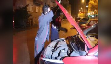 Araçların motor bölümüne giren kedi itfaiyecilere zor anlar yaşattı