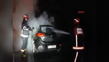 Motoru tutuşan otomobil alev alev yandı