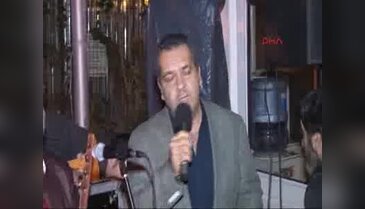 Cumhuriyet Gazetesi önünde mini konser