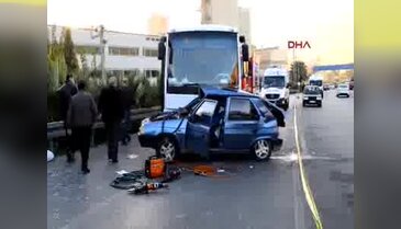 Otomobil minibüsle çarpıştı: 2 ölü, 4 yaralı