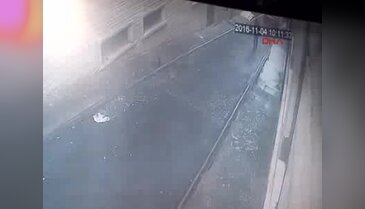 Zabıt< aracı yoldaki kadına böyle çarptı