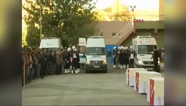 Diyarbakır'daki patlamada şehit olan polisler için tören düzenlendi