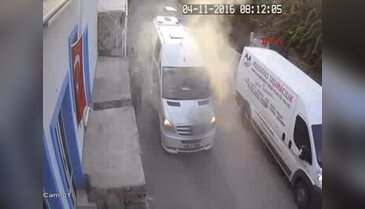 Öğrenci servisi alev alev yandı