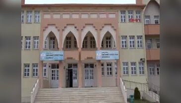 İngilizce öğrenirken okulda 'takas dükkanı' kurdular