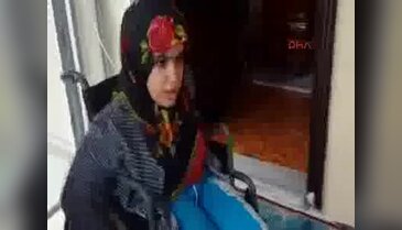 Engelli kızı için evin cephesine asansör yaptırdı