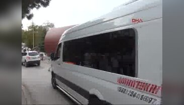 Dev yakıt tankını taşıyan TIR trafiği aksattı