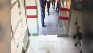 Boynuzu kırılan keçisini hastaneye götürdü