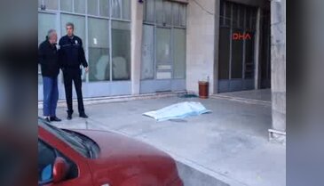 7'nci kattan düşen yaşlı adam öldü