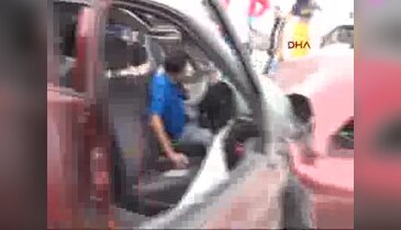 Otomobil kamyonun altına girdi: 4 yaralı