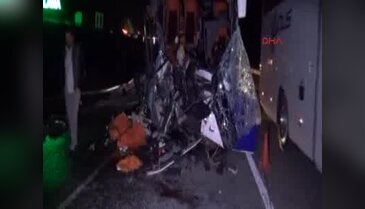 Otobüs TIR'a arkadan çarptı: 1 ölü 29 yaralı