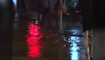 İzmir'de sağanak yağış etkili oldu