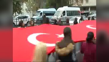 Beşiktaş'ta bayrak yürüyüşü