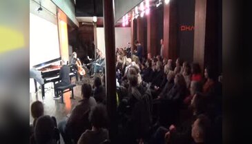 Türk asıllı müzisyen, caz festivalinde büyüledi