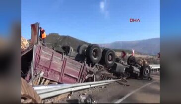 TIR devrildi, altında kalan sürücü öldü