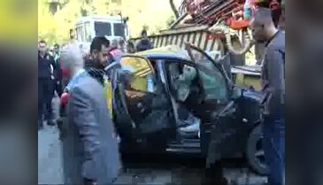 TIR'la çarpışan otomobilde sıkışan sürücü 45 dakikada kurtarıldı