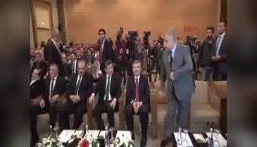 Davutoğlu, şehit ailelerini ziyaret etti