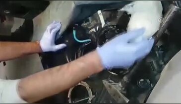 Bursa'da otomobilin yakıt deposunda 12 kilo esrar ele geçirildi