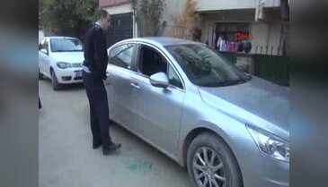 Otomobilde bıraktığı içinde 50 bin lira bulunan çantası çalındı