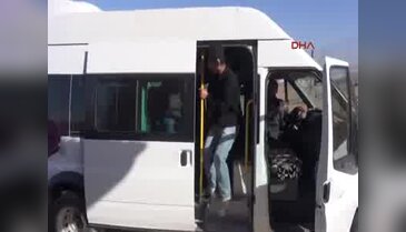 Siirtli işitme engellilerinden örnek davranış: Okul boyadılar