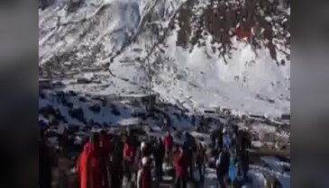 Rize'de sıra dışı etkinlik: Buzul gölünde yüzme şenliği