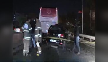 Arıza yapan otobüse arkadan çarpan otomobilin sürücüsü öldü