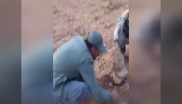 ÖSO Komutanı mayını elleriyle çıkarttı