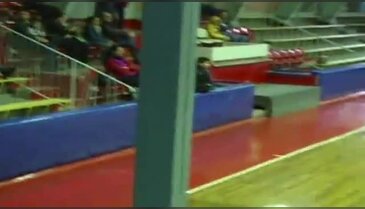 Voleybol maçında sürpriz evlilik teklifi