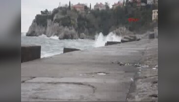 Zonguldak'ta dev dalgalar