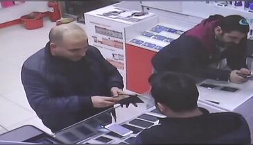Sahte 600 euro ile telefon almak isterken yakayı ele verdi