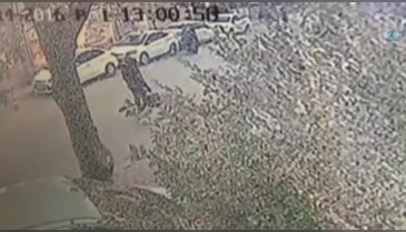 Patlayan paketi taşıyan kurye kamerada