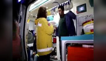 Kamyon otoyolda duran kamyonete çarptı: 2 yaralı