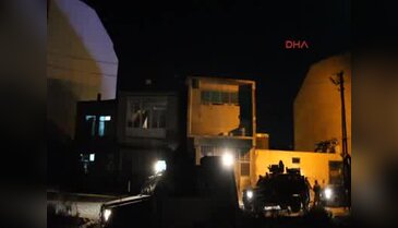 AK Parti ilçe binasına el bombalı saldırı