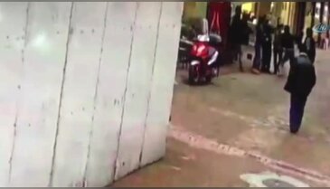 Sokak ortasında birbirlerine böyle girdiler