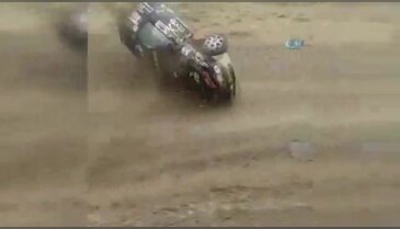 Ralli aracı defalarca takla attı