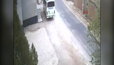 Kamyonetin çarptığı 7 yaşındaki öğrenci ağır yaralandı
