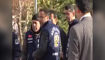 Eşiyle para karşılığı ilişkiye girmek istediği iddiasıyla öldürüp cesedi yakmışlar