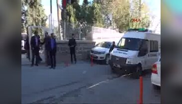 Üniversitedeki odasında intihar etti