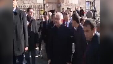 Başbakan Yıldırım'dan Cuma namazı sonrası esnaf ziyareti