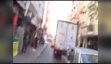 Kumkapı'daki yabancılar misafirhanesinde yangın - 1