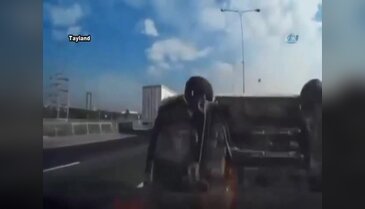 Otomobil böyle takla attı