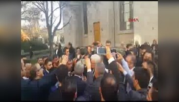 Meclis'te polisle partililer arasında arbede