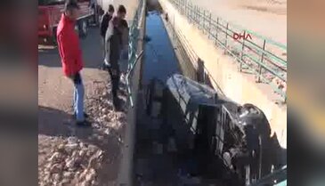 Otomobil sulama kanalına uçtu: 4 yaralı